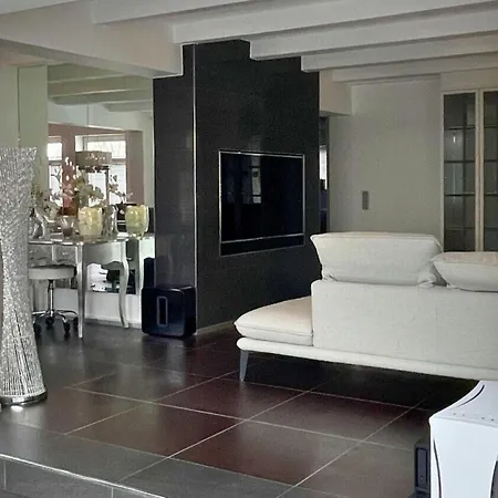 With Bar, Recreation In Appartement *