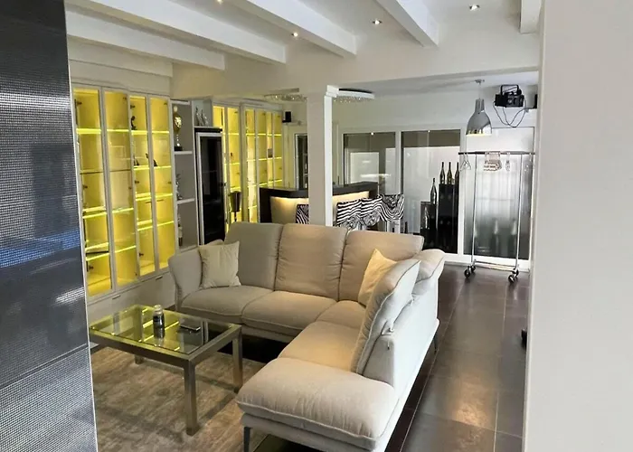 With Bar, Recreation In Lägenhet