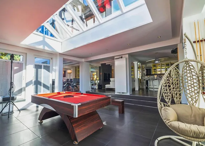 Lägenhet With Bar, Recreation In *